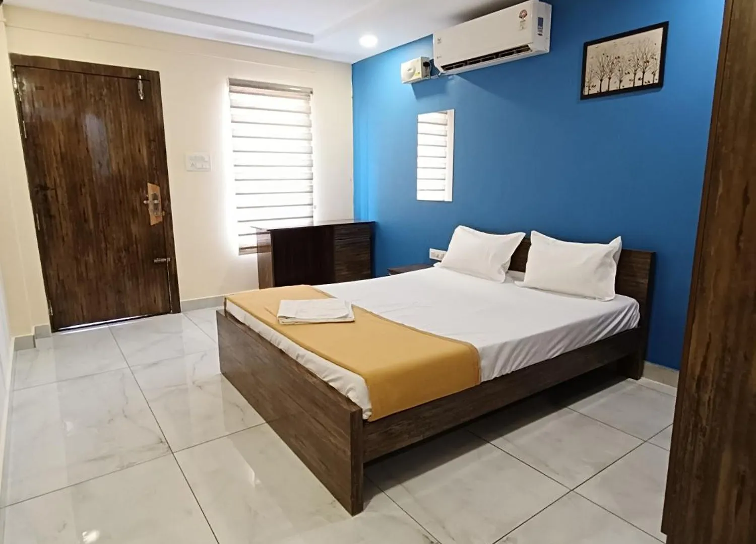 Luxe Inn Kochi Hotel